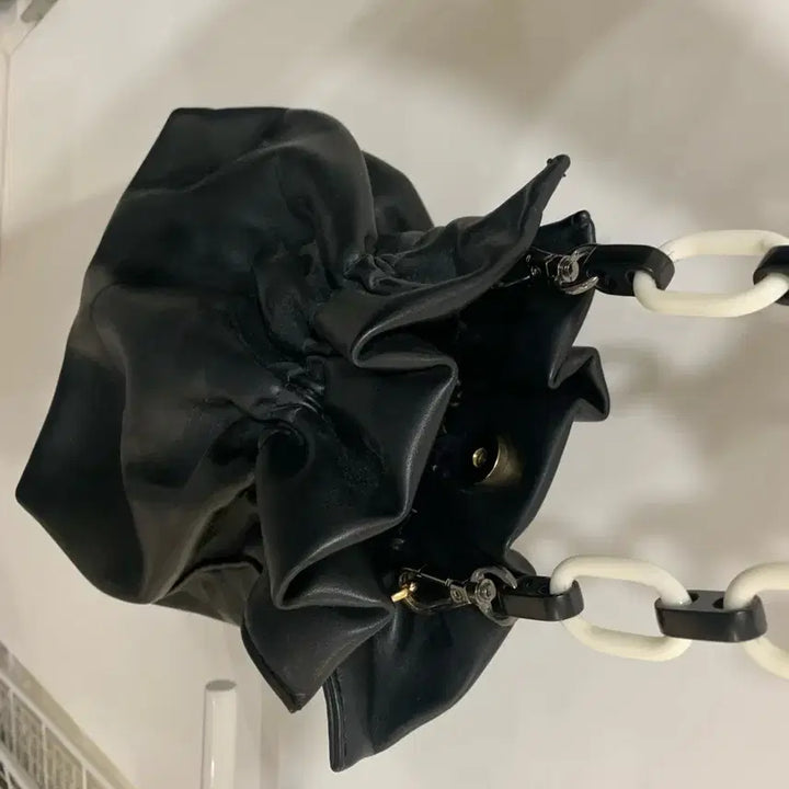 [SOLD OUT] J.Giovanni 블랙 셔링 체인 숄더백