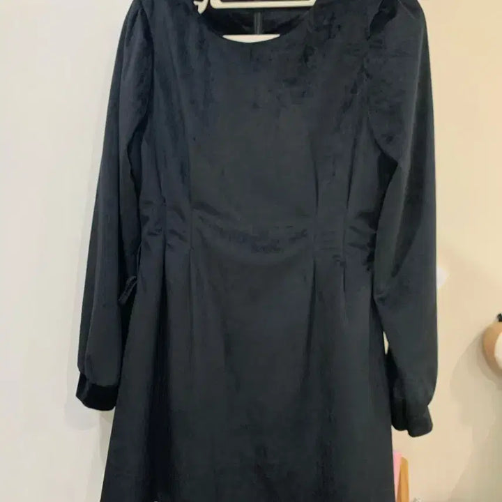 [SOLD OUT] 블랙 벨벳 긴팔 원피스