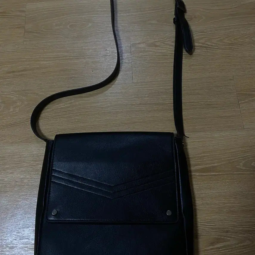 [BUNJANG] Drawfit Kang Stitching Leather Tab Bag / 드로우핏x깡 스티칭 래더 탭백