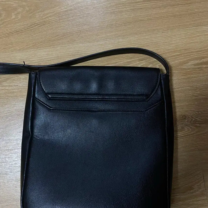 [BUNJANG] Drawfit Kang Stitching Leather Tab Bag / 드로우핏x깡 스티칭 래더 탭백