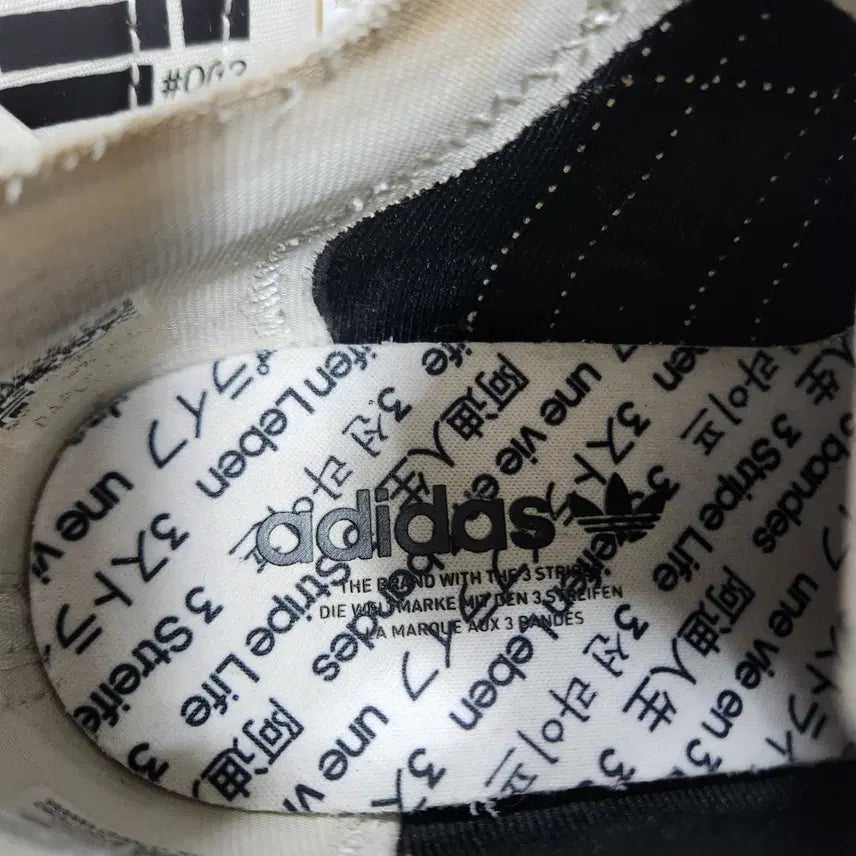[BUNJANG] Adidas NMD V3 3-Stripes White Women's 235 Sneakers / (빈티지박스) 아디다스 NMD V3 3선 라이프 화이트 여성 235