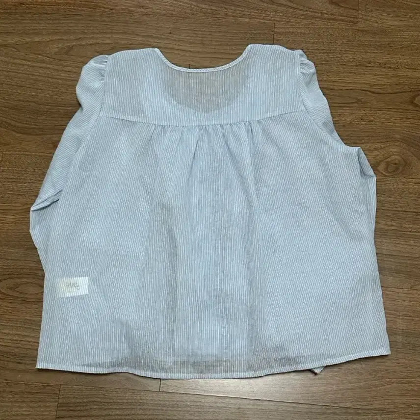 [BUNJANG] UNDERB Blooming Stripe Blouse Sky Blue / 언더비 blooming 스트라이프 블라우스 스카이블루