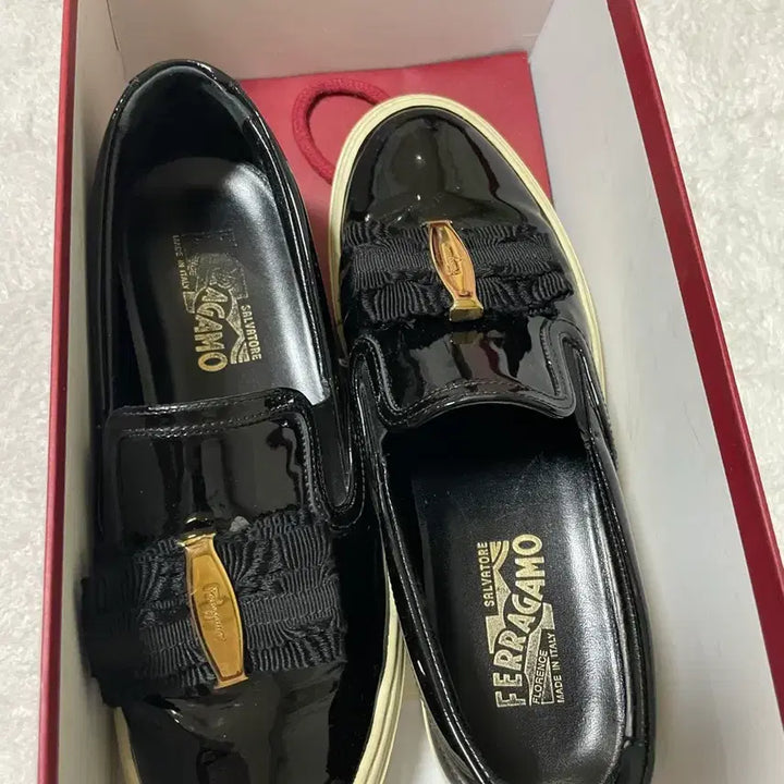[BUNJANG] Ferragamo Patent Leather Sneakers / 페라가모 스니커즈(택비포함)