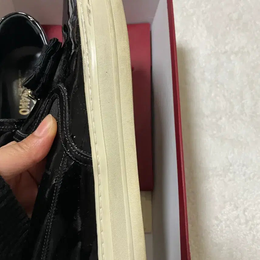 [BUNJANG] Ferragamo Patent Leather Sneakers / 페라가모 스니커즈(택비포함)