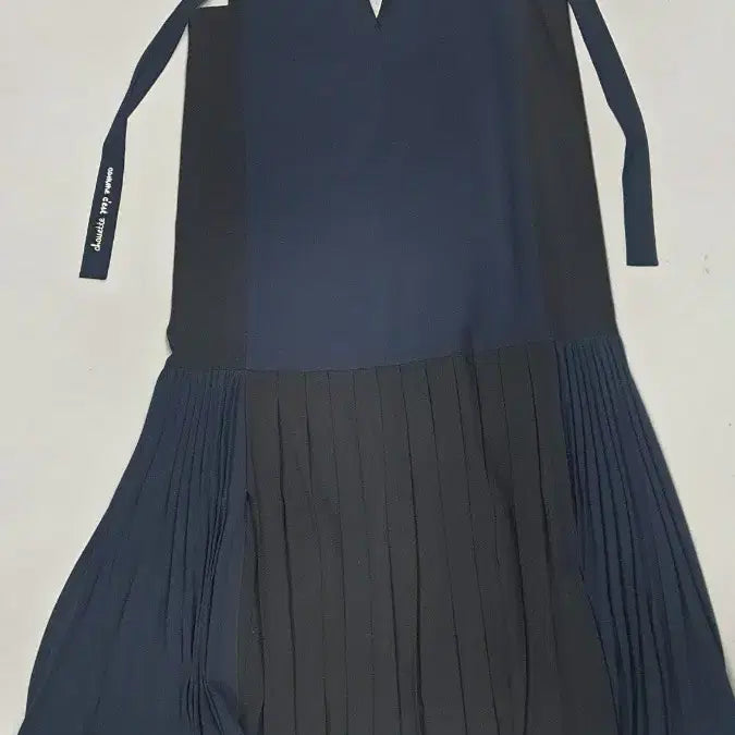 [BUNJANG] Lucky Chouette Pleated Sleeveless Dress Black / 럭키슈에뜨 플리츠 민소매 원피스 블랙