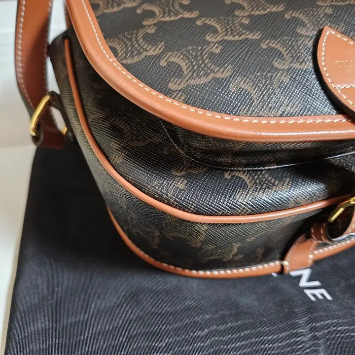 [BUNJANG] Celine Triomphe Folco Bag / 셀린느 트리오페 폴코백