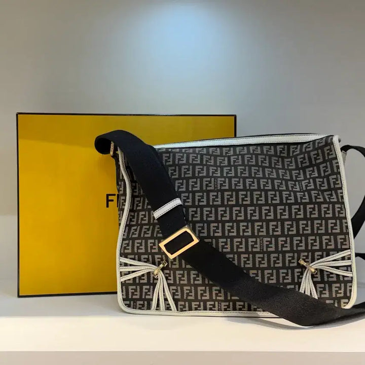 [BUNJANG] Fendi FF Monogram Crossbody Bag / 펜디 크로스백