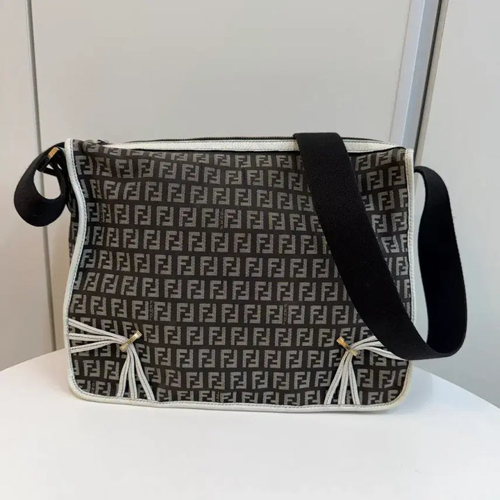 [BUNJANG] Fendi FF Monogram Crossbody Bag / 펜디 크로스백