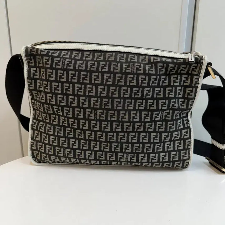 [BUNJANG] Fendi FF Monogram Crossbody Bag / 펜디 크로스백