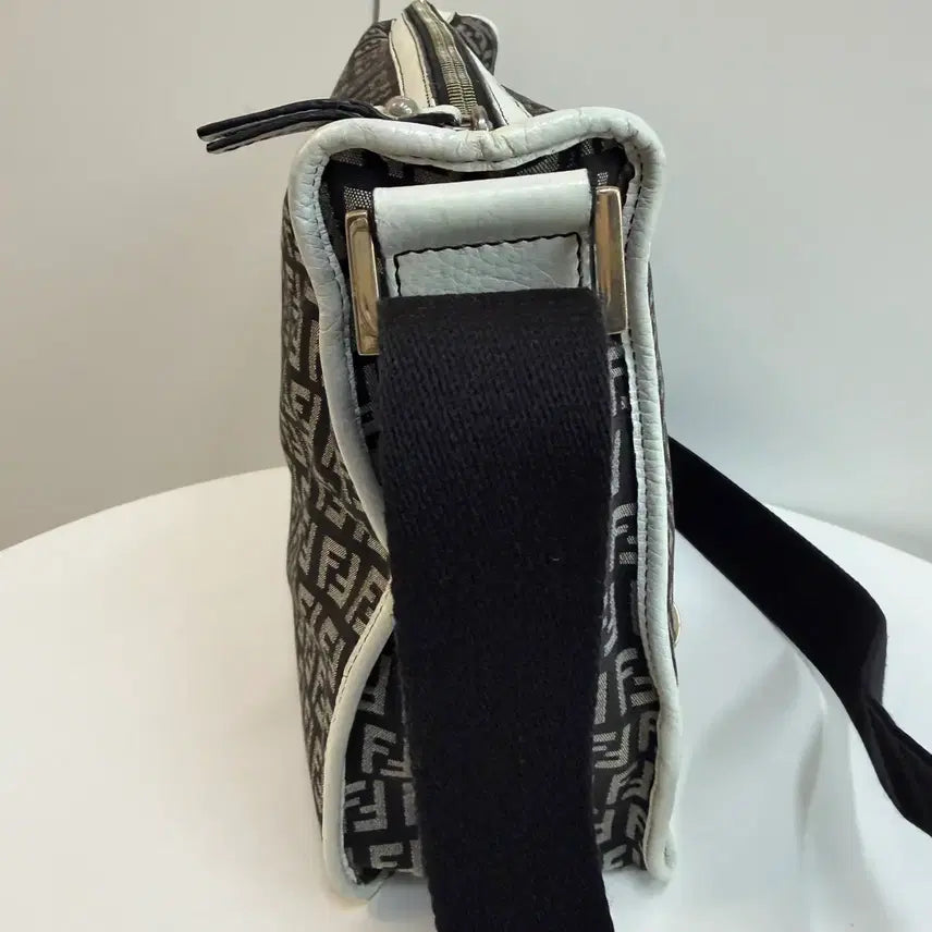 [BUNJANG] Fendi FF Monogram Crossbody Bag / 펜디 크로스백