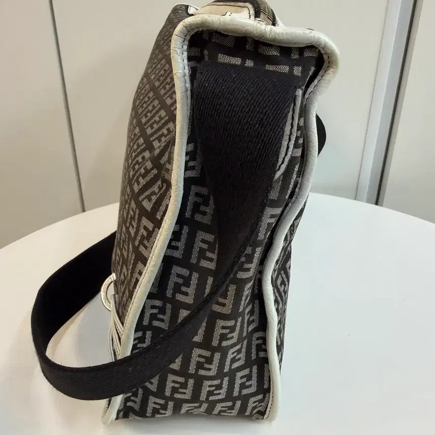 [BUNJANG] Fendi FF Monogram Crossbody Bag / 펜디 크로스백