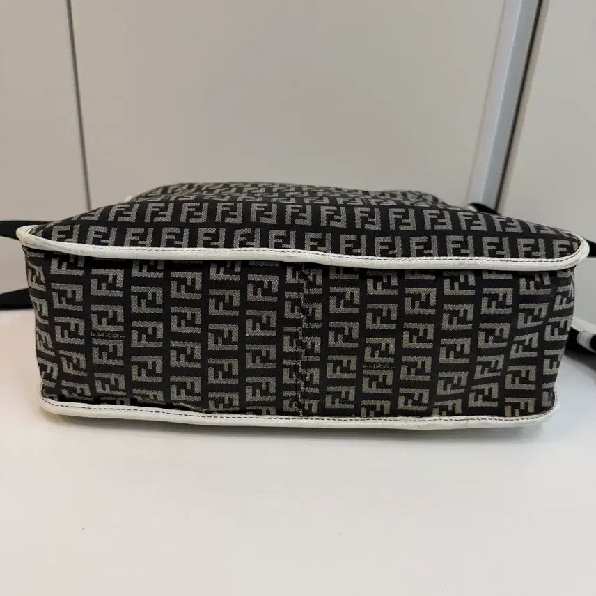[BUNJANG] Fendi FF Monogram Crossbody Bag / 펜디 크로스백