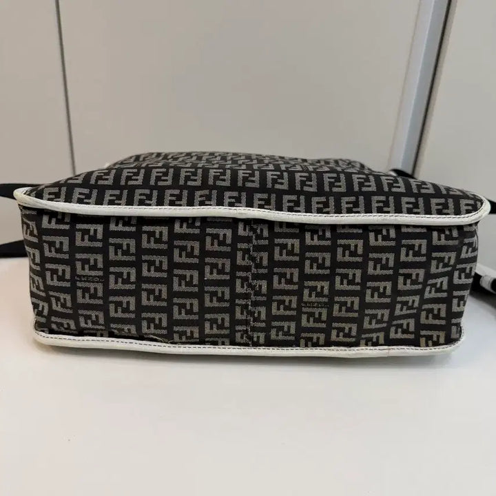 [BUNJANG] Fendi FF Monogram Crossbody Bag / 펜디 크로스백