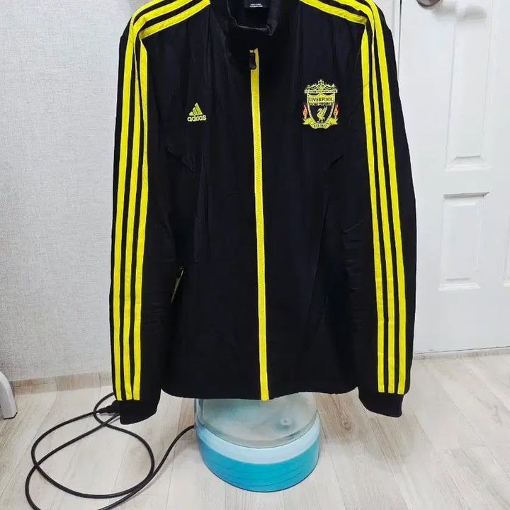 [BUNJANG] Adidas Liverpool Europa Championship Commemorative Track Top / (105)XL초대장급 아디다스 리버풀 유로파우승기념[검노]트랙탑 바람막이