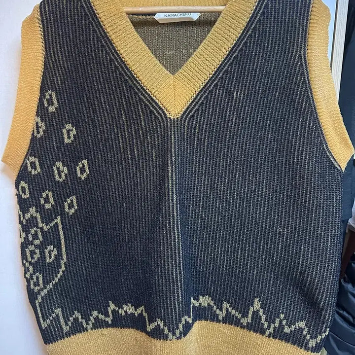 [BUNJANG] Namacheko Crocus Intarsia Knit Vest / 21ss 나마체코 크로커스 인타르시아 니트 베스트