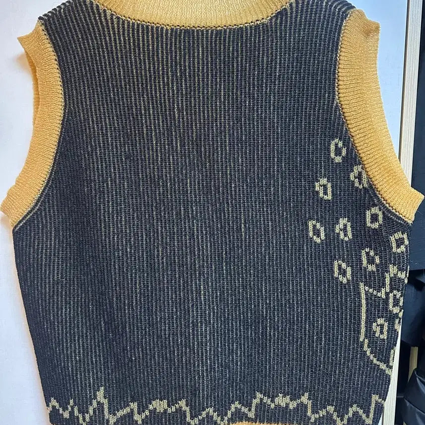 [BUNJANG] Namacheko Crocus Intarsia Knit Vest / 21ss 나마체코 크로커스 인타르시아 니트 베스트