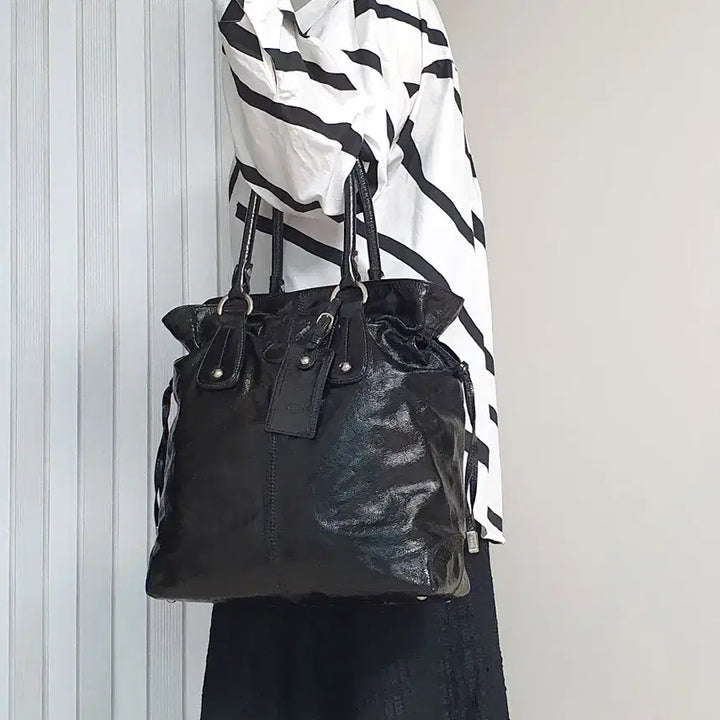[BUNJANG] Tod's Black Leather A4 Shoulder Bag / 토즈 블랙 가죽 A4수납 숄더백 서류가방 중고 가방 은피아노