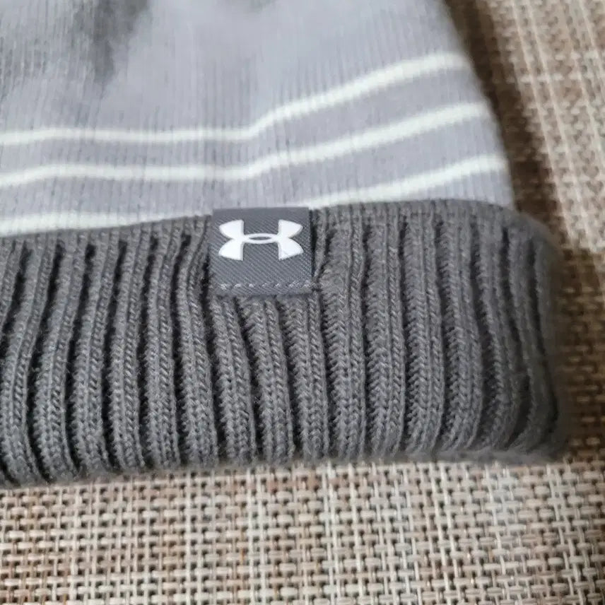[BUNJANG] Under Armour Gray Striped Beanie (S-M) / 언더아머 멀티 컬러 패턴 회색/그레이 올인원 스트라이 비니 S-M 사이즈