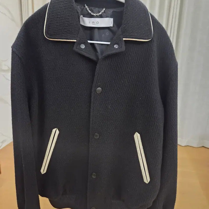 [BUNJANG] IROMAN Leather Trim Varsity Jacket - Black / 이로맨 LEATHER 트리밍 바시티 자켓 s 블랙