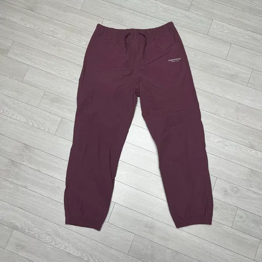 [BUNJANG] thisisneverthat Gym Pants Plum Pink Nylon Pants M / 무배 디스이즈네버댓 짐 팬츠 플럼 핑크 나일론 바지 m 30