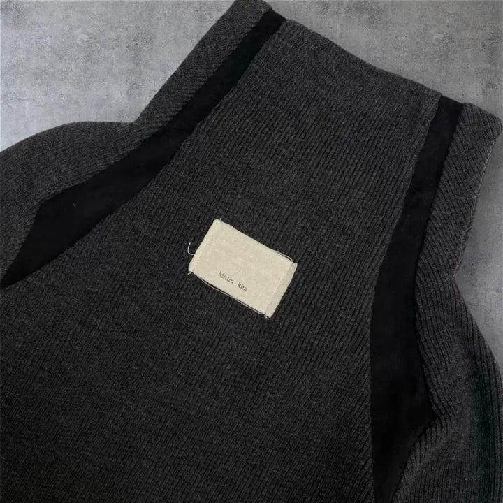 [BUNJANG] Matin Kim Charcoal High-Neck Raglan Half-Zip Knit / 마뗑킴 Matin Kim 차콜 하이넥 래글런 하프집업 니트