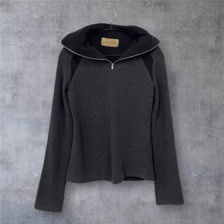 [BUNJANG] Matin Kim Charcoal High-Neck Raglan Half-Zip Knit / 마뗑킴 Matin Kim 차콜 하이넥 래글런 하프집업 니트