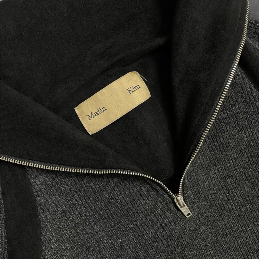 [BUNJANG] Matin Kim Charcoal High-Neck Raglan Half-Zip Knit / 마뗑킴 Matin Kim 차콜 하이넥 래글런 하프집업 니트