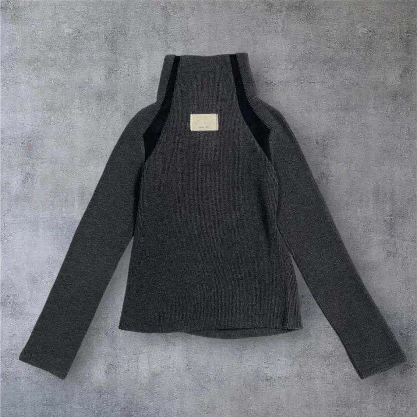 [BUNJANG] Matin Kim Charcoal High-Neck Raglan Half-Zip Knit / 마뗑킴 Matin Kim 차콜 하이넥 래글런 하프집업 니트