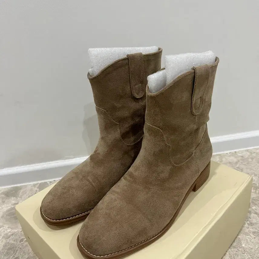 [SOLD OUT] 여자 스웨이드 미들하프부츠230