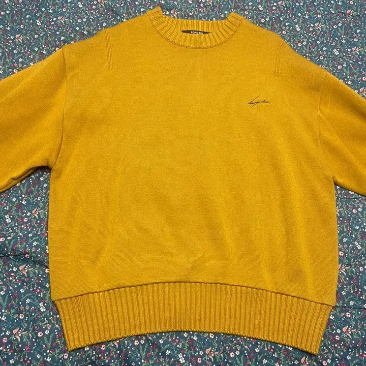 [BUNJANG] Songzio Mustard Knit / 23FW 송지오 크로스립 머스타드 니트 46사이즈