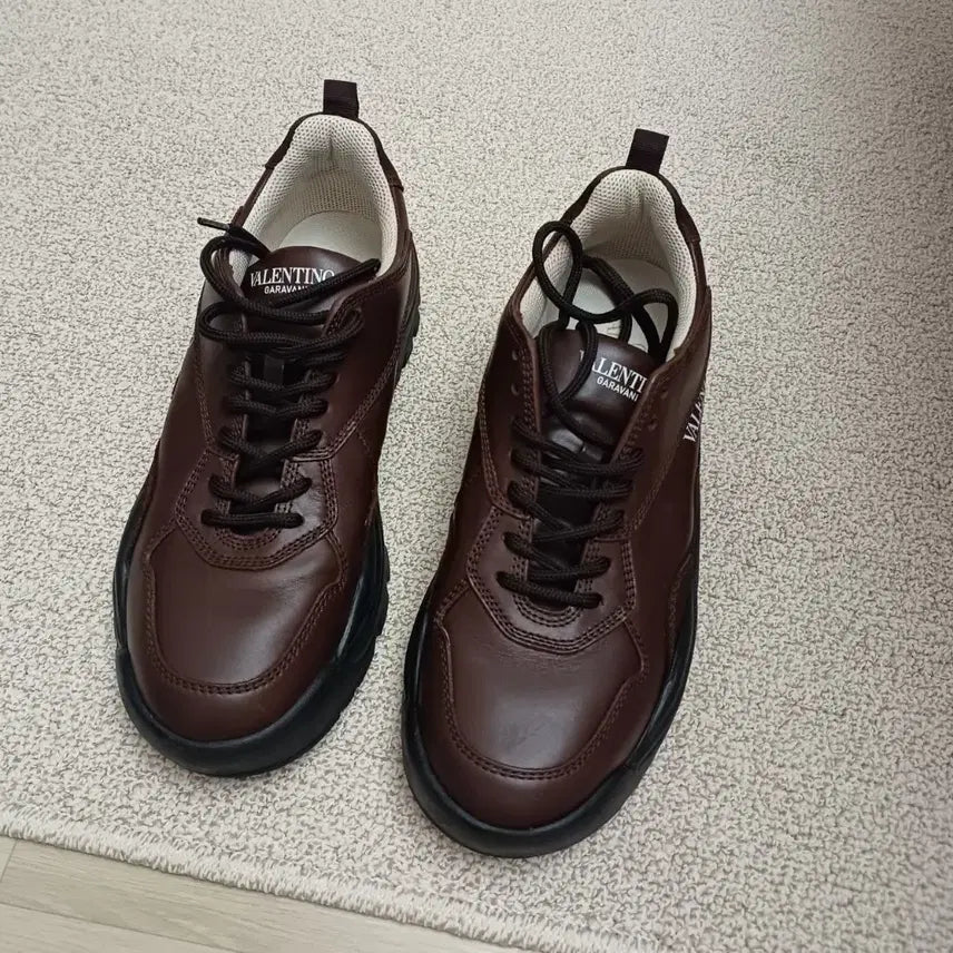 [SOLD OUT] 정품 발렌티노 Garavani 남성 가죽스니커즈 브라운 43