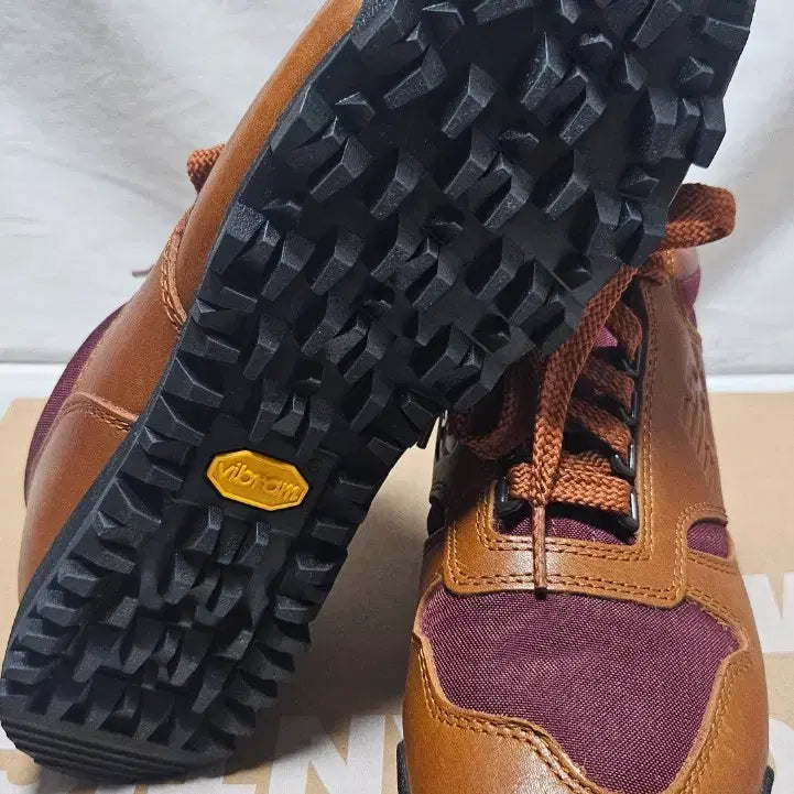 [BUNJANG] New Balance Rainier Hiking Shoes / 뉴발란스 레이니어 rainier 265 트레킹화