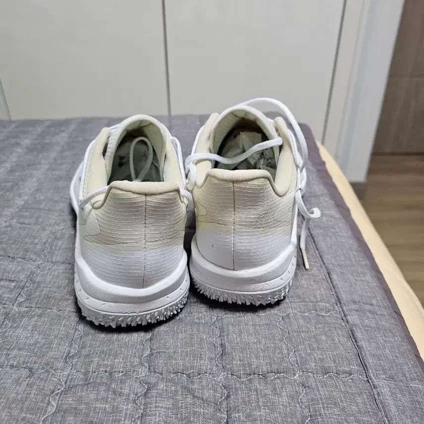 [BUNJANG] Adidas Ivory Running Shoes / 아디다스 운동화 아이보리색