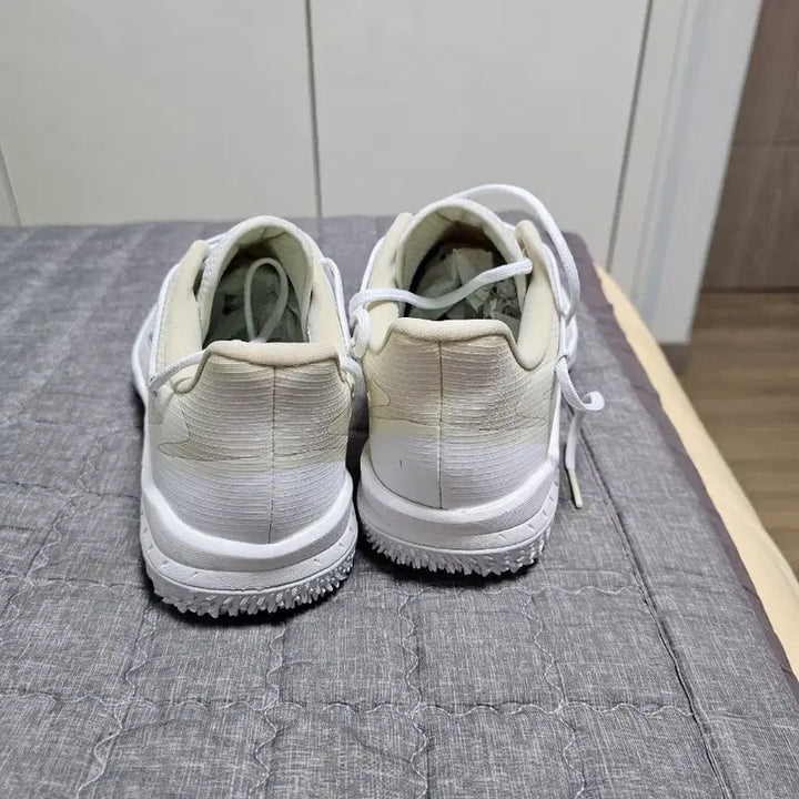 [BUNJANG] Adidas Ivory Running Shoes / 아디다스 운동화 아이보리색