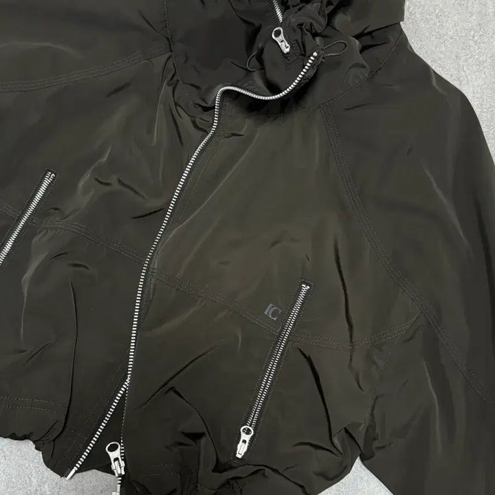 [BUNJANG] LOW CLASSIC All Def Any Jacket Windbreaker (Khaki Brown, S) / 로우클래식 드로우스트링 넥 윈드자켓(올데프 애니 자켓 )