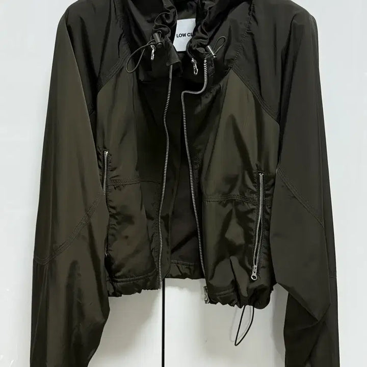 [BUNJANG] LOW CLASSIC All Def Any Jacket Windbreaker (Khaki Brown, S) / 로우클래식 드로우스트링 넥 윈드자켓(올데프 애니 자켓 )