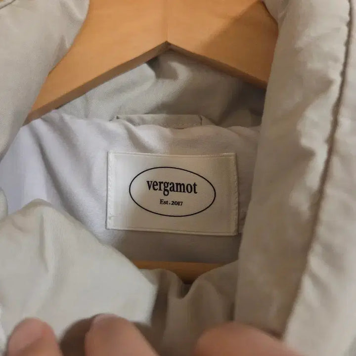 [BUNJANG] Vergamot Ivory Duck Down Padded Coat / 베르가못 아이보리 패딩 덕다운 코트 vergamot