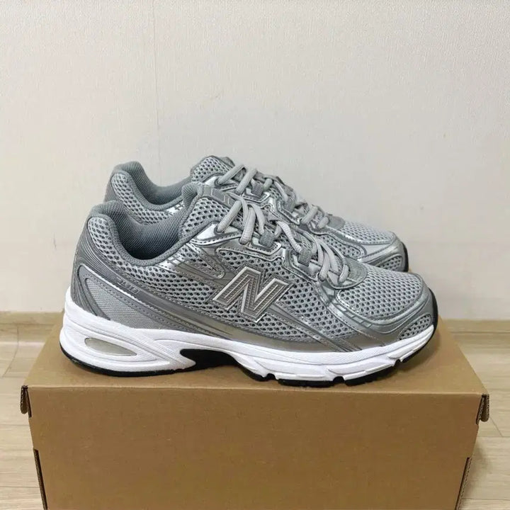 [BUNJANG] New Balance 740 Metallic Silver Gray Sneakers / [265] 뉴발란스 740 메탈릭 실버 그레이 스니커즈
