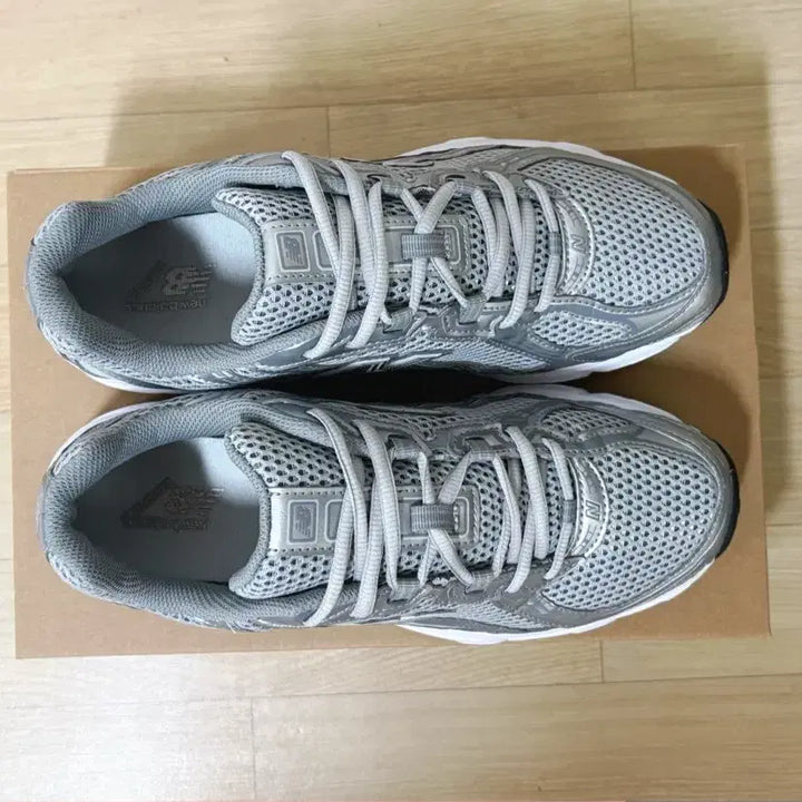 [BUNJANG] New Balance 740 Metallic Silver Gray Sneakers / [265] 뉴발란스 740 메탈릭 실버 그레이 스니커즈