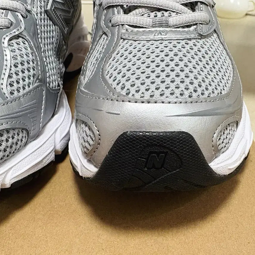[BUNJANG] New Balance 740 Metallic Silver Gray Sneakers / [265] 뉴발란스 740 메탈릭 실버 그레이 스니커즈