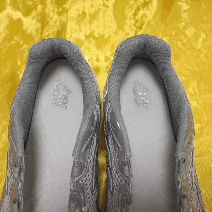 [BUNJANG] New Balance 740 Metallic Silver Gray Sneakers / [265] 뉴발란스 740 메탈릭 실버 그레이 스니커즈