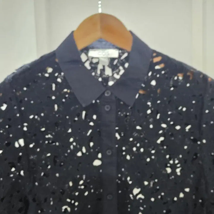 [BUNJANG] COS Black Lace Short Sleeve Shirt / COS 코스 블랙 레이스 반팔 셔츠