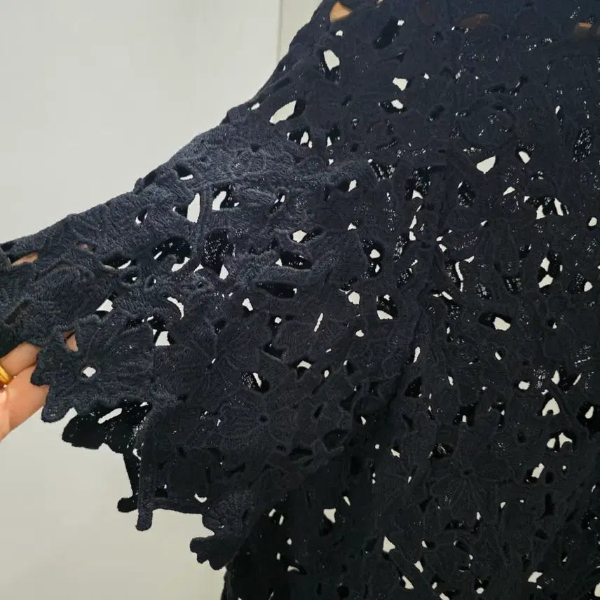 [BUNJANG] COS Black Lace Short Sleeve Shirt / COS 코스 블랙 레이스 반팔 셔츠