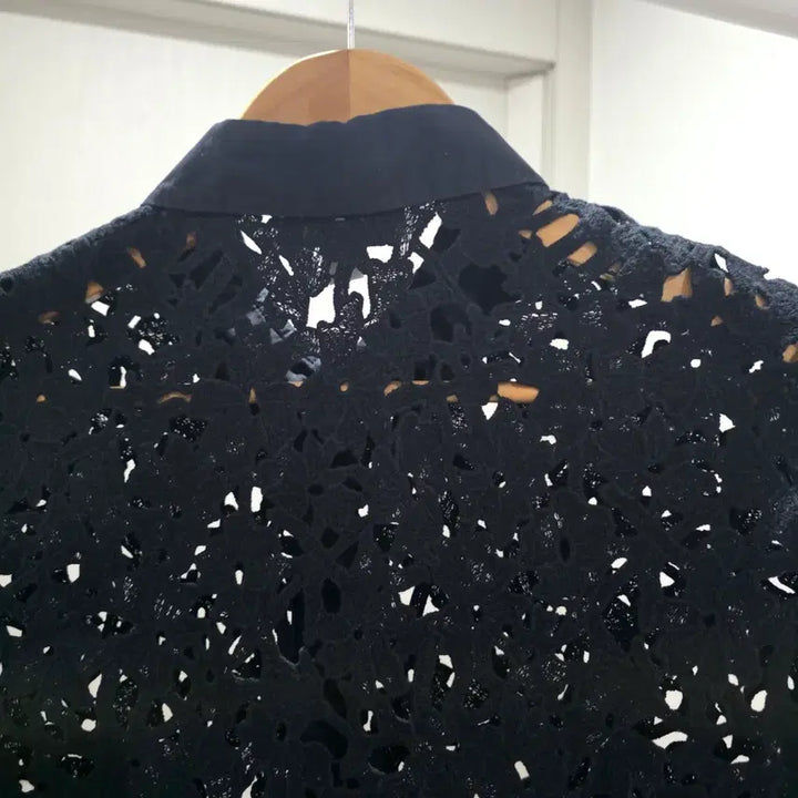 [BUNJANG] COS Black Lace Short Sleeve Shirt / COS 코스 블랙 레이스 반팔 셔츠