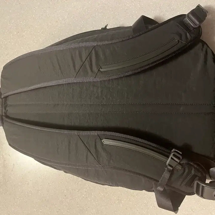 [BUNJANG] Yu Se-ji Avocado Backpack Charcoal / 유세지 아보카도 백팩 차콜