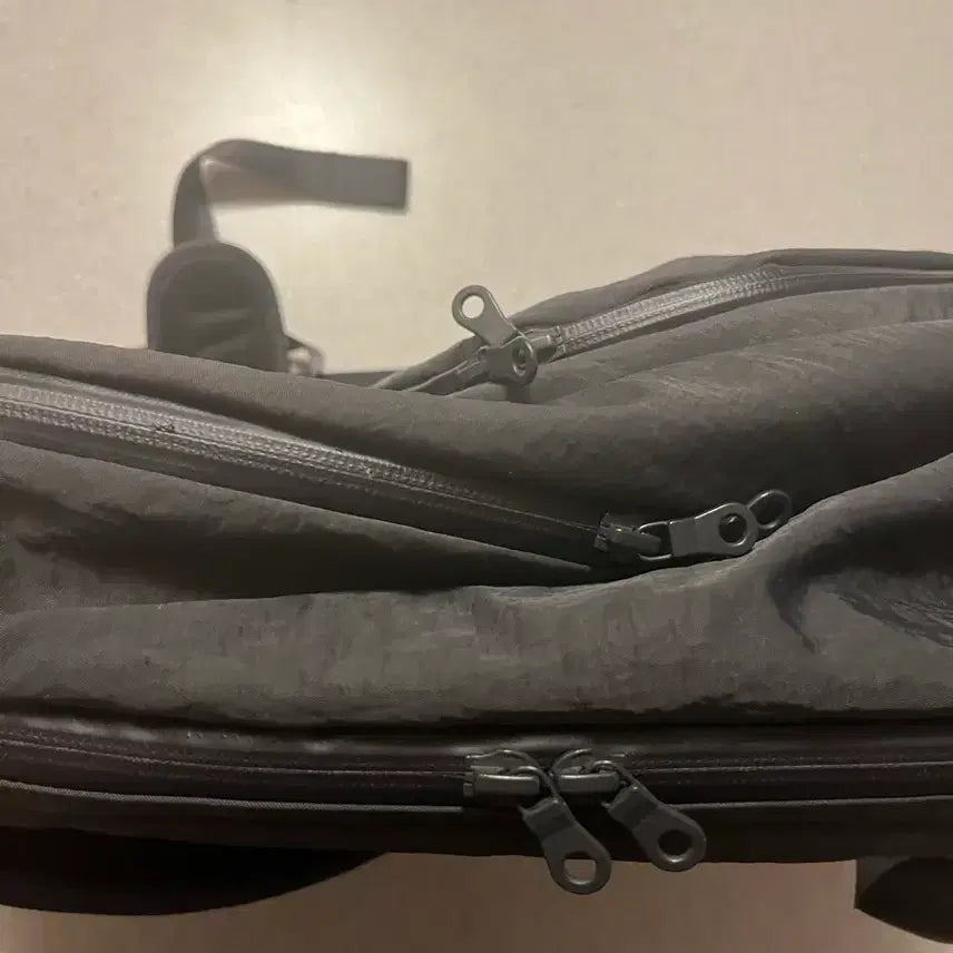 [BUNJANG] Yu Se-ji Avocado Backpack Charcoal / 유세지 아보카도 백팩 차콜