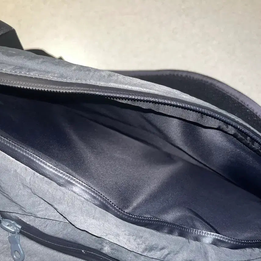 [BUNJANG] Yu Se-ji Avocado Backpack Charcoal / 유세지 아보카도 백팩 차콜