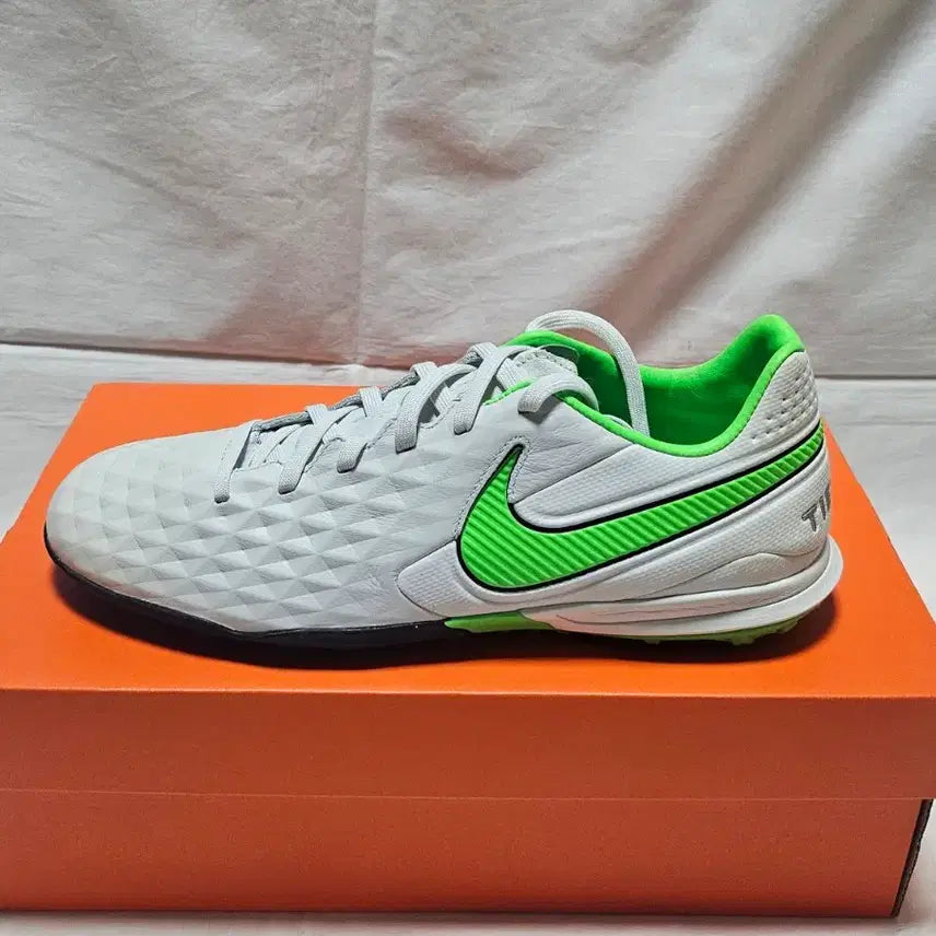 [BUNJANG] Nike Tiempo Legend 8 Pro TF 260 Futsal Shoes / 나이키 티엠포 레전드 8 프로 TF 260 풋살화