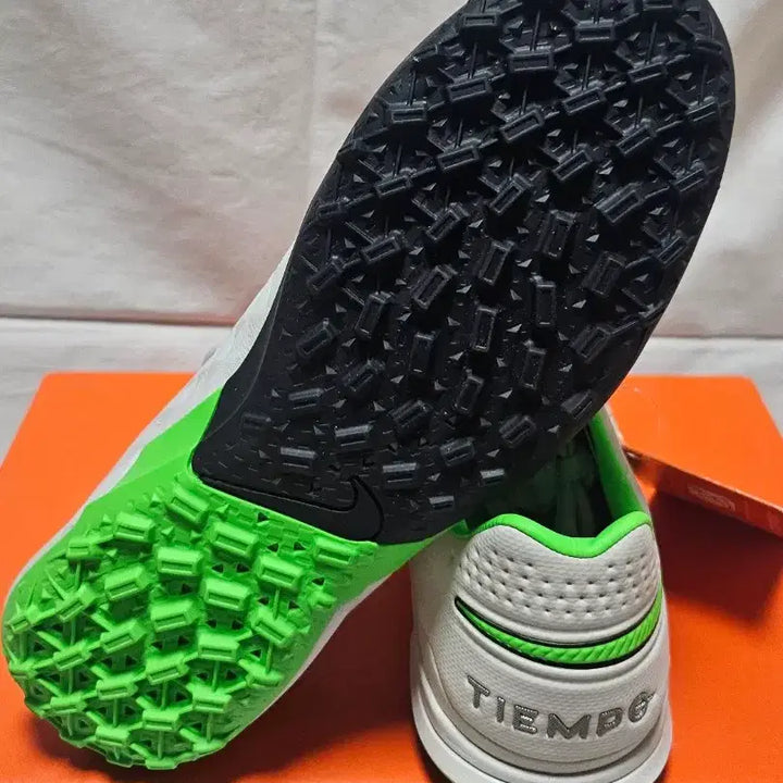 [BUNJANG] Nike Tiempo Legend 8 Pro TF 260 Futsal Shoes / 나이키 티엠포 레전드 8 프로 TF 260 풋살화