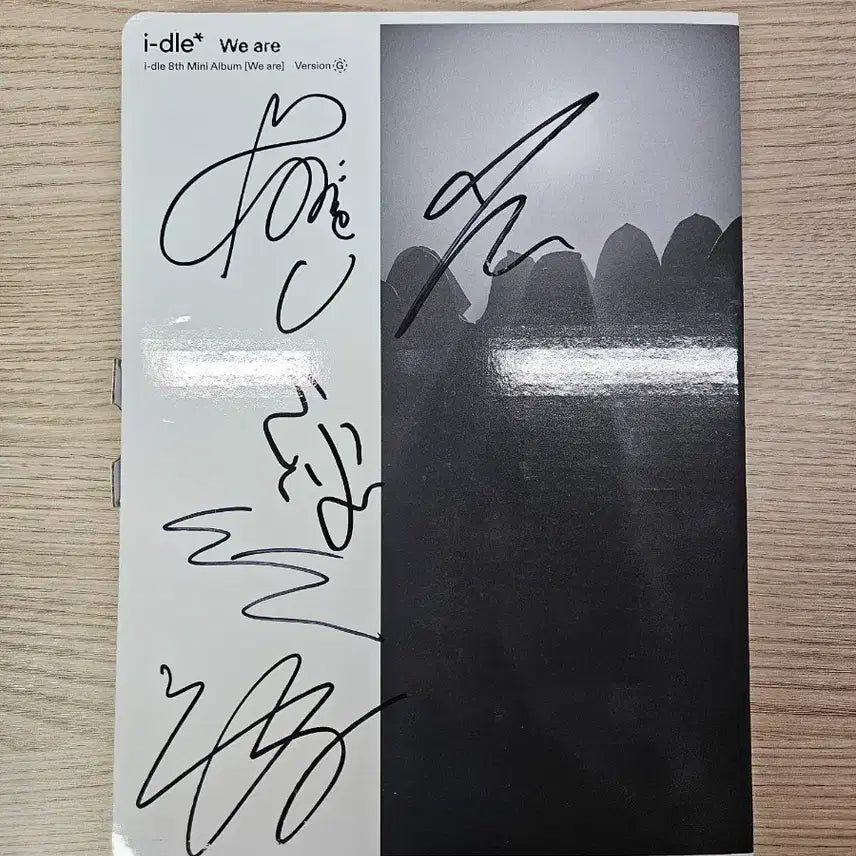 아이들 (비매) We are 친필 싸인앨범 판매합니다.